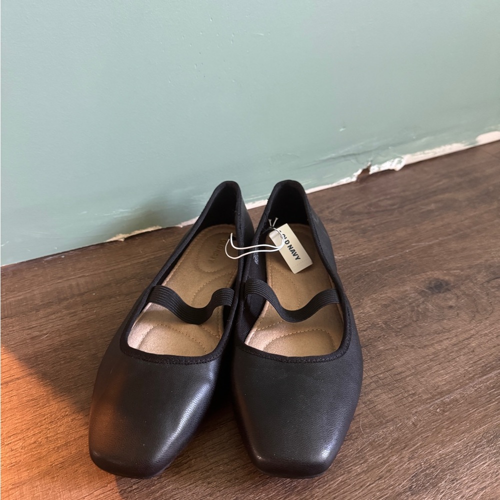 Old Navy Black Ballet Flats